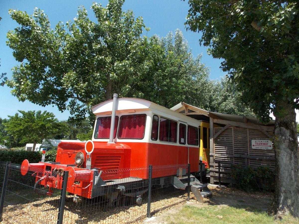 Camping Insolite Le Haut Village Saint-Michel-Chef-Chef Exterior foto